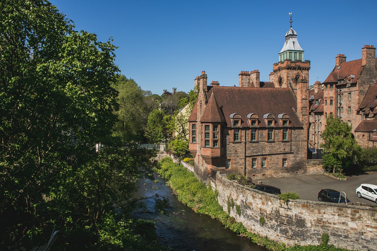 Edinburgh Fringe Festival - A World of Art and Performance